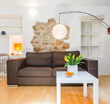 Πανσιόν Guesthouse Main Square 4*
