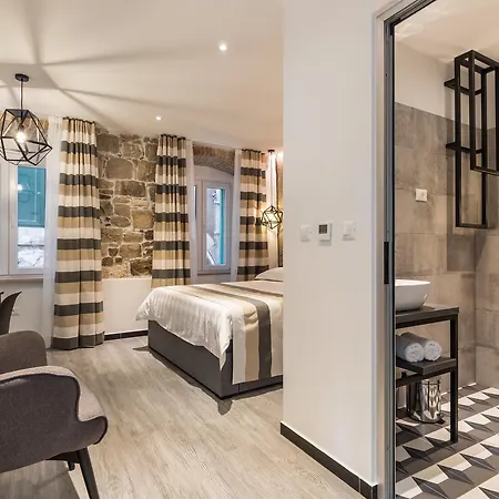 Guesthouse Main Square 4* Split