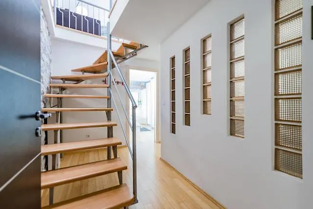 Main Square בית הארחה