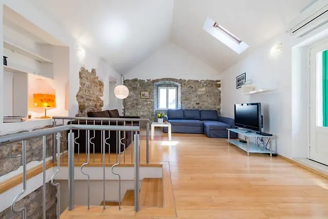 Main Square בית הארחה