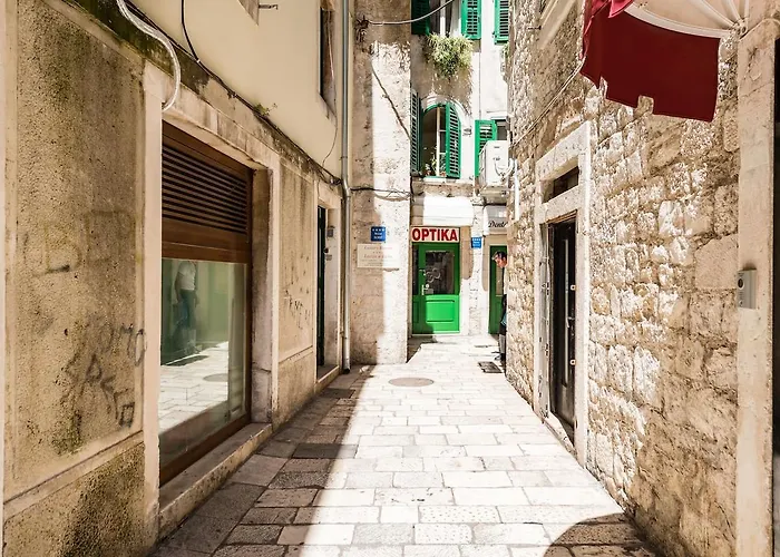 בית הארחה Main Square 4*