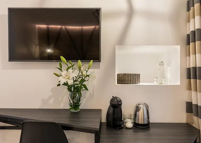 בית הארחה Main Square 4*