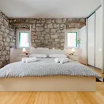 Main Square 4*