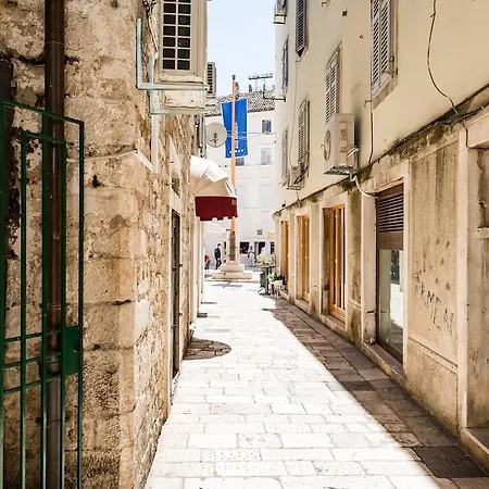بيت ضيافة Main Square سبليت